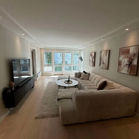 Romslig, Moderne Leilighet I Bergen Sentrum Apartamento Bergen